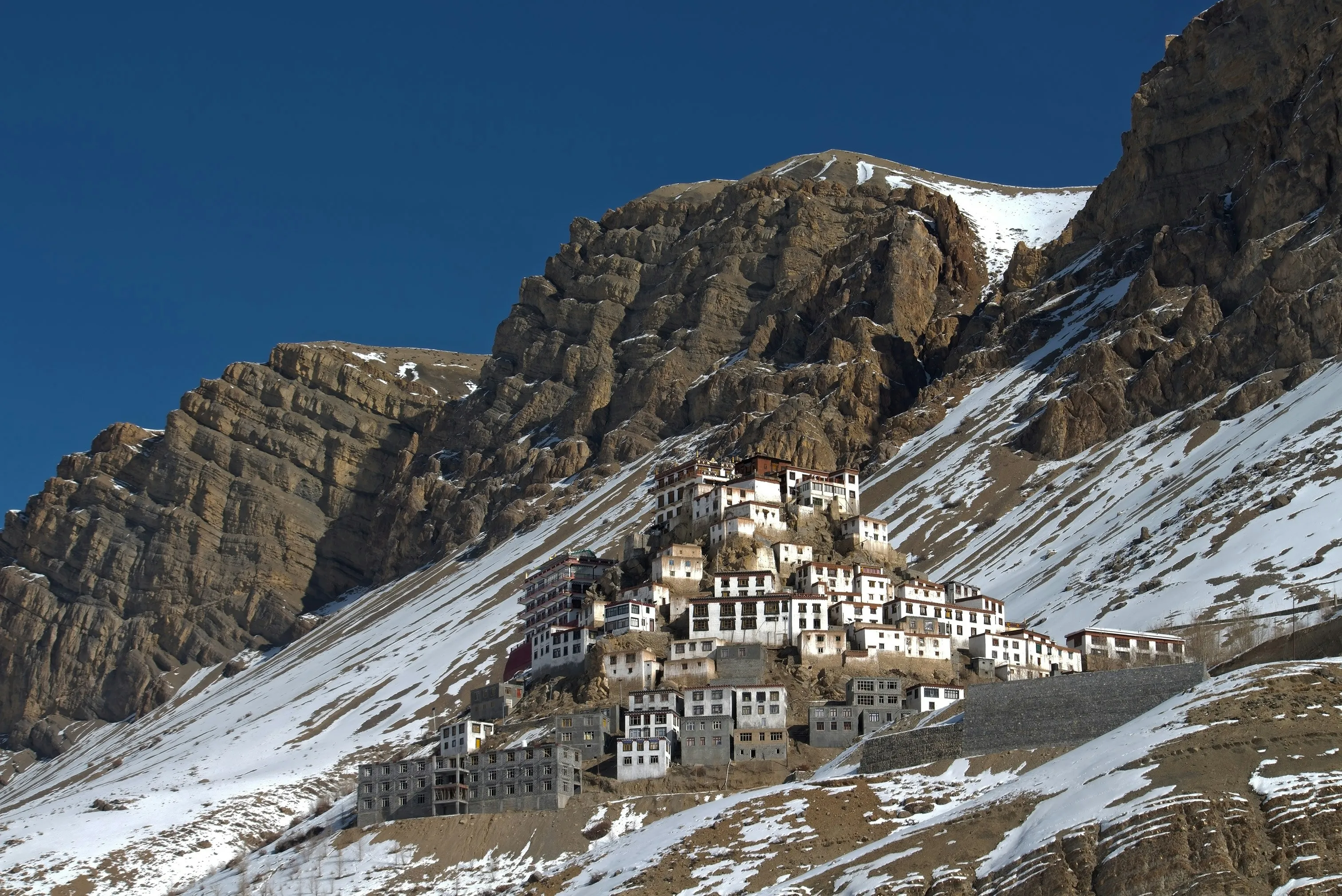 Snowy mountain scenery in Himachal Pradesh