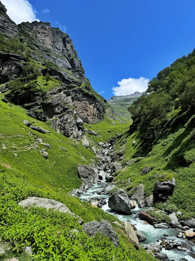 Hampta Pass trekking trail