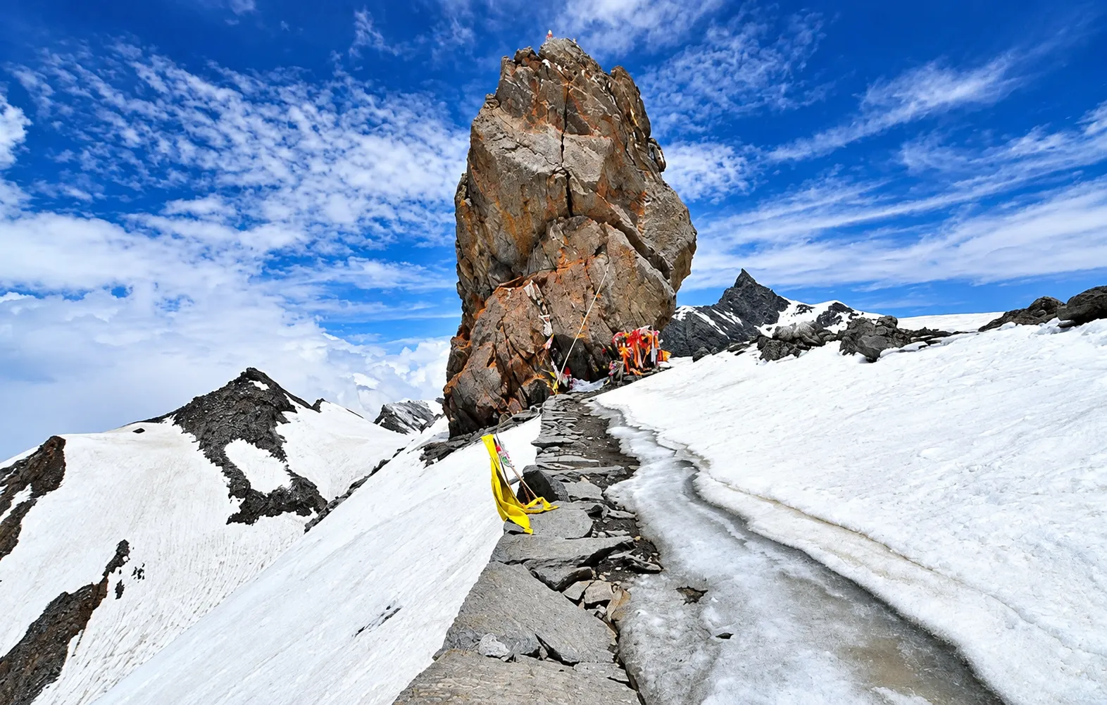 High Himalayan scenery on the Shrikhand Mahadev trek